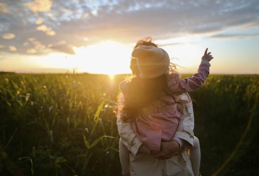 528x360-mother-and-daughter-on-grass-1683975-©Daria Obymaha